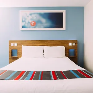 Travelodge Отель Белфаст