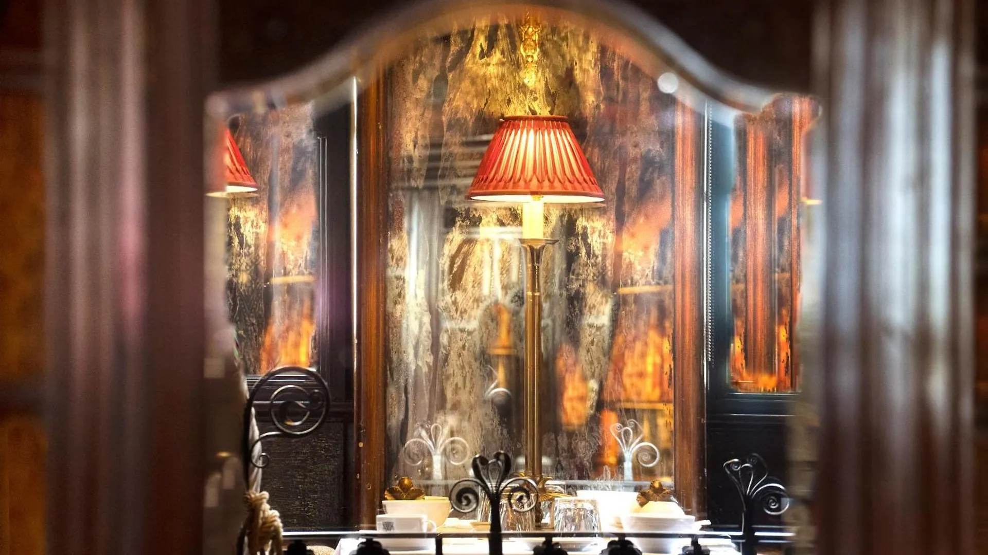 The Witchery By The Castle Edinburgh 5*,