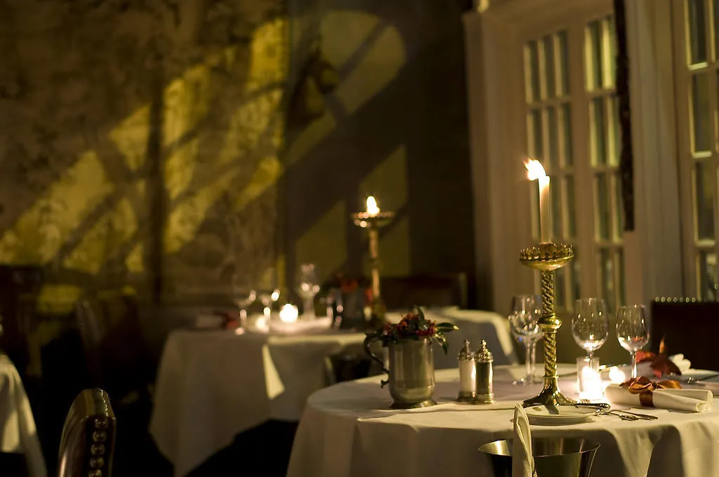 The Witchery By The Castle Edinburgh 5*,
